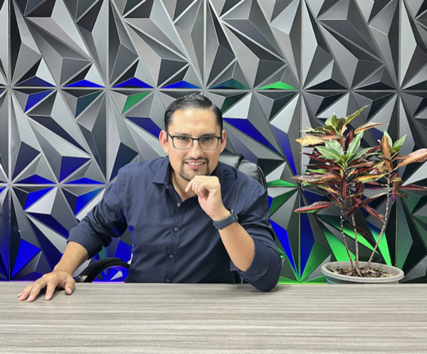 Francisco Ocaña — CEO de IA & Negocios